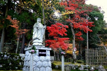 <p>Statue with red maple leaves</p>
