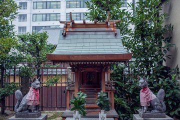 <p>Covering a large area, you will find many auxhiliary shrines in the grounds of Osaka Tenmangu</p>