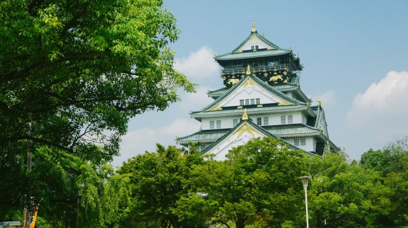 <p>Welcome to Osaka Castle, one of the most beautiful castles in Japan.</p>