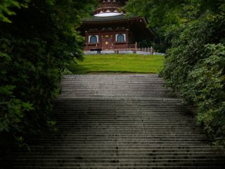 Within the precincts of the shrine, the spot where you feel the greatest sense of awe is on the stone steps which lead to the two storied pagoda.&nbsp;