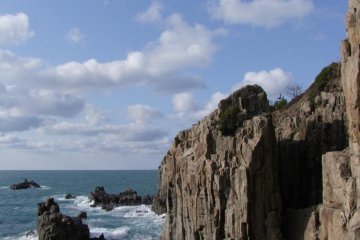 <p>The Tojinbo cliffs tower over a very rough sea</p>