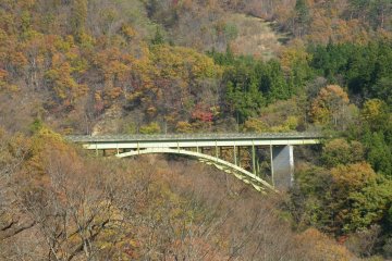 <p>Over yonder is a beautiful view of the bridge.</p>