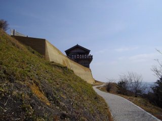 Walking up the pathway to Kinojo Castle