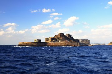 <p>The whole shape of Gunkanjima is now unveiled in front of my eyes. It surely looks like a battleship</p>