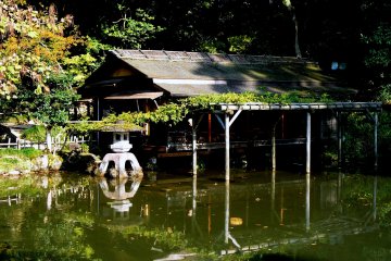 <p>A teahouse built on the edge of a pond. The striking stone lantern has been moved since these photos were taken.</p>