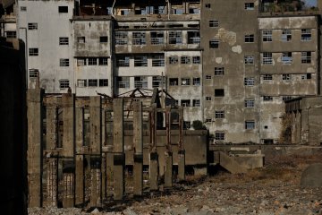 <p>In 1893, Mitsubishi Heavy Industries built an elementary school, which became Hashima Elementary and Junior-high School, operated by Hashima town</p>
