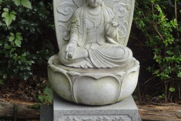 <p>You would see some statues of Bodhisattva along the approach to the temple</p>