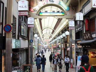 신쿄고쿠 상점가의 발생은 교토에 있어서는 비교적 새롭다.
