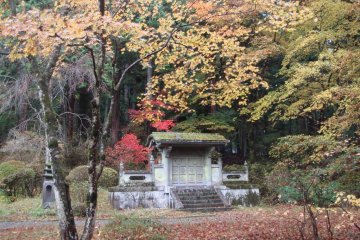 The outer garden of Tosho-gu.