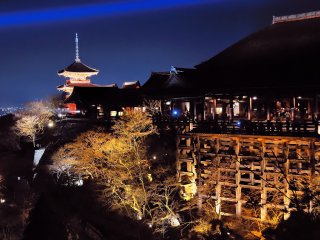 The famous &#39;Stage of Kiyomizu&#39;; I feel weak in my knees every time I stand here