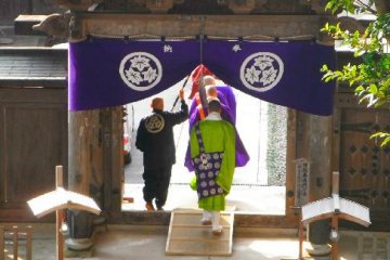 Monks at Takao-san Yakuo-in Yuki-ji.
