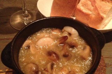 <p>Mushrooms, prawns and oh so much garlic - incredible</p>