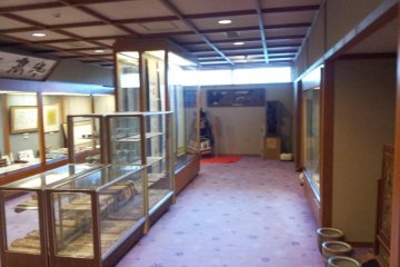Historical artifacts in the Yukiguni Museum