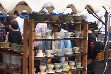 <p>Stalls at Mashiko&nbsp;pottery fair</p>
