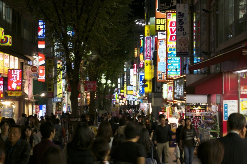 <p>Crowded central street in Shinjuku&nbsp;</p>