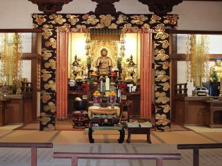 本堂に祀られている「阿弥陀仏坐像」。湛慶の作で、鎌倉彫刻の傑作とされる
