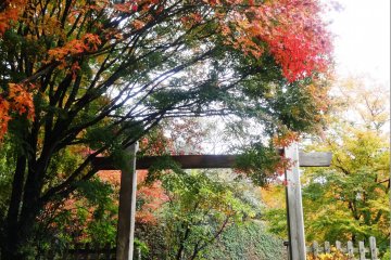 <p>The entrance gate to Heike no Sato</p>