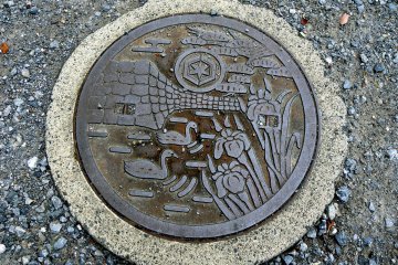 <p>This cover shows Hikone Castle Moat</p>