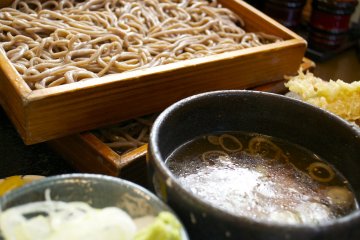 <p>Close up to the soba and the chicken soup</p>