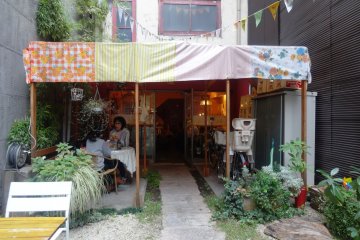 <p>The humble exterior of Le Coccole</p>