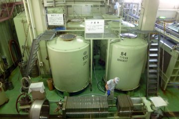 <p>Visitors can take a look at the sake making process.</p>