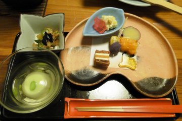 <p>The appetizer plate, just the first of many courses</p>