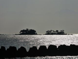 I drove along R160 in Noto Peninsula toward Nanao City enjoying the view of Toyama Bay on my right