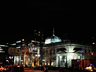 The historical building of Bank of Japan Osaka Branch blended well into the surrounding illuminations