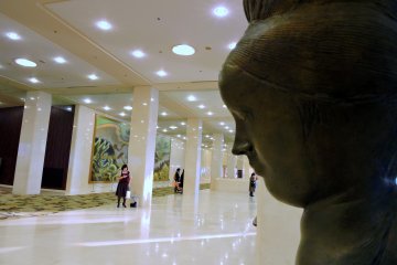 <p>A sculpture in the spacious lobby</p>