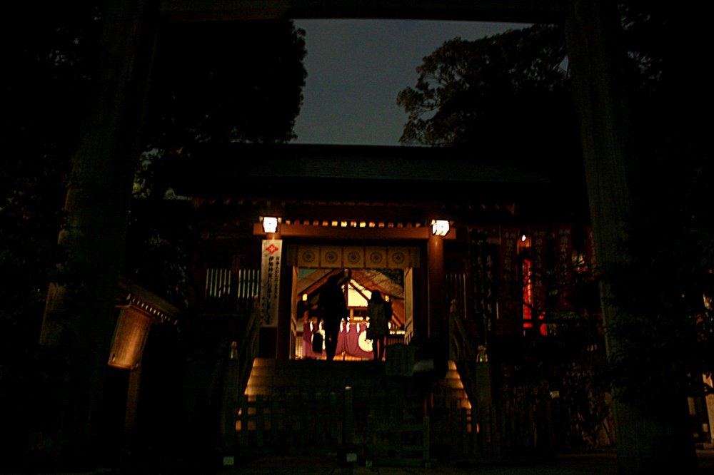 Đền Daijingu ở Tokyo thu hút mọi cặp đôi cũng như những người độc thân từ khắp mọi nơi quanh thủ đô.