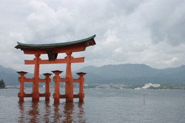 <p>Maybe this picture does not do justice to the majestic beauty of this Miyajima&nbsp;landmark.</p>
