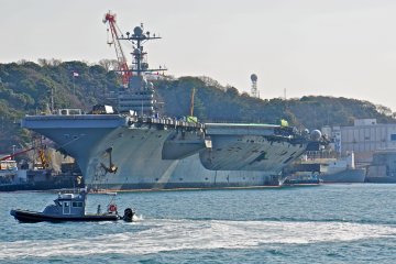 <p>What a sight to see! The aircraft carrier, USS George Washington (CVN-73), was present during my tour in Janauary.</p>