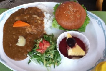 Hungry Boy Special! Yokosuka Kaigun Curry + Navy Burger