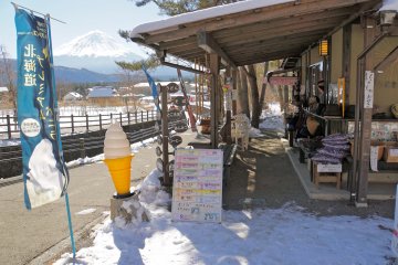 <p>How about a snack break? Ice cream, snow, and Mt. Fuji. Brrrr!</p>