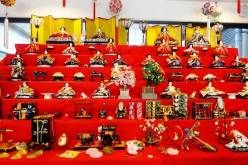 <p>A large display of Hina dolls in the entrance of the Ohana Villa</p>