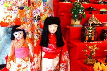 <p>Dolls here come in all sizes</p>