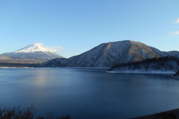 <p>Le mont Fuji depuis Motosuko</p>