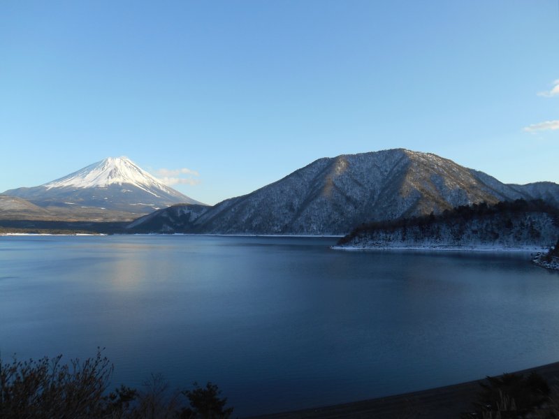 ภูเขาฟูจิจากทะเลสาบโมะโตะสุโกะ