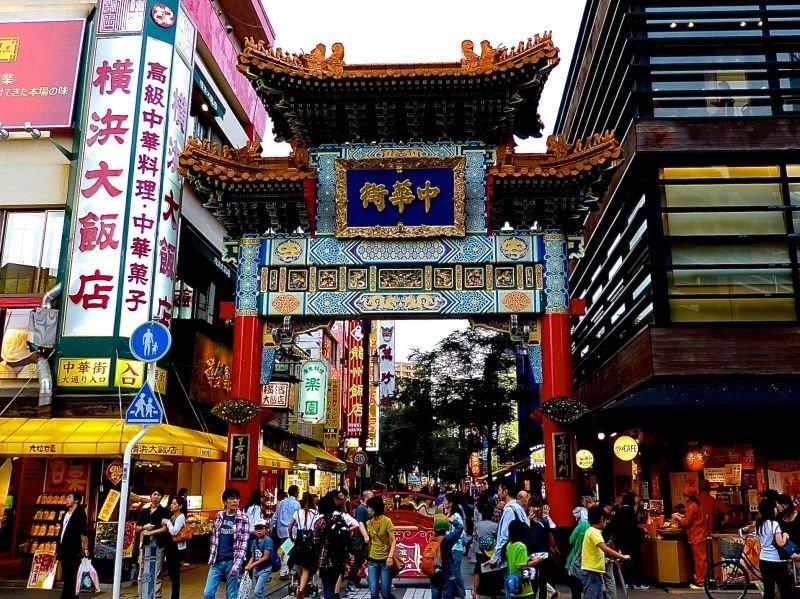The entrance to Yokohama Chinatown