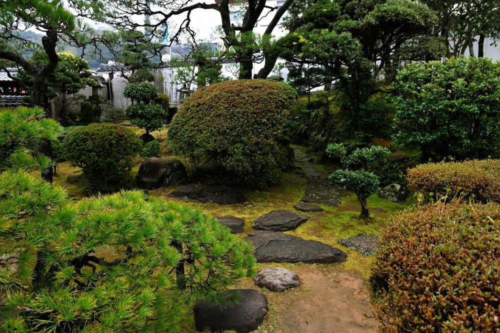 This teahouse was well known throughout Japan, along with&nbsp;another prostitute house, Hikitaya Kagetsuro