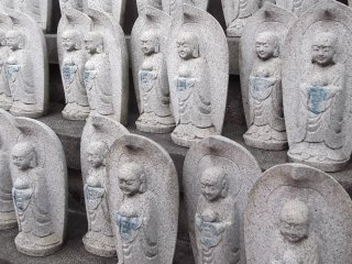 Tiers of statues at Renkei-ji