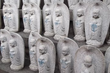 <p>Tiers of statues at Renkei-ji</p>