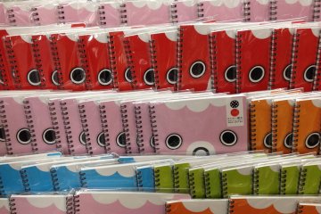 <p>All of the gift shops in Yanai sell goldfish-related items - including these cute notebooks!</p>