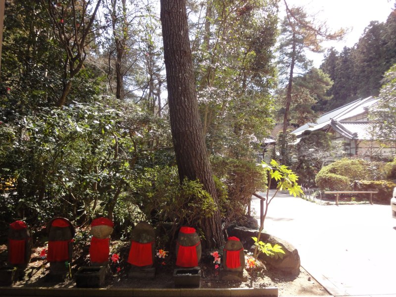 <p>Some stone statues of jizo stand at the entrance of Zuihoji temple</p>
