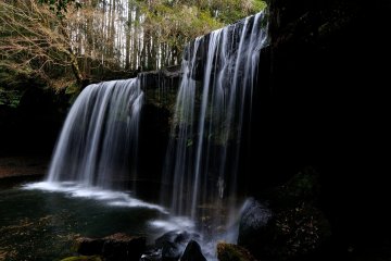 <p>I could see a child taking a photo behind the waterfall. He looked very happy!</p>