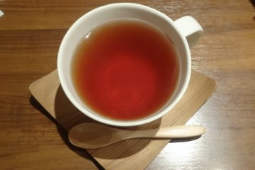 <p>A cup of lemongrass tea</p>