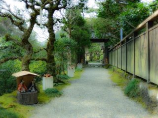Approach to an old Japanese house