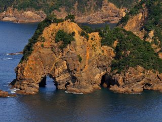 When I drove along the Sunset Line which faces the East China Sea, the wonderful coastline of Myohmi-ura leapt into sight.