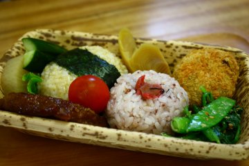 <p>The onigiri set is a good option if you&#39;re looking for something light.</p>