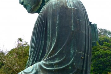 <p>Figure 6. Daibutsu&#39;s rounded shoulders give us a better view of the face</p>